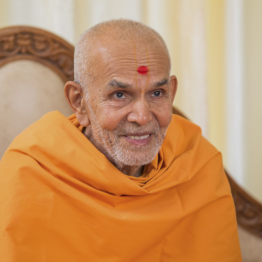 Param Pujya Mahant Swami Maharaj in a divine, jovial mood, 24 Dec 2016