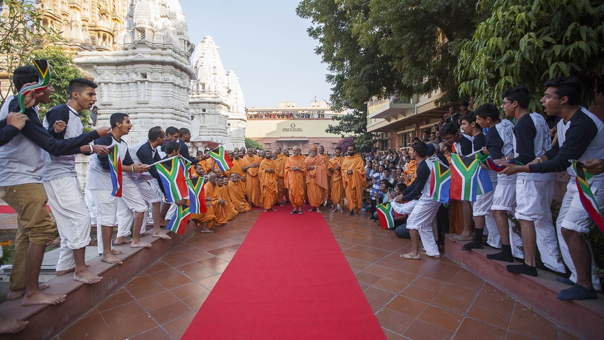 Youths from Africa perform before Param Pujya Mahant Swami Maharaj, 4 Jan 2017