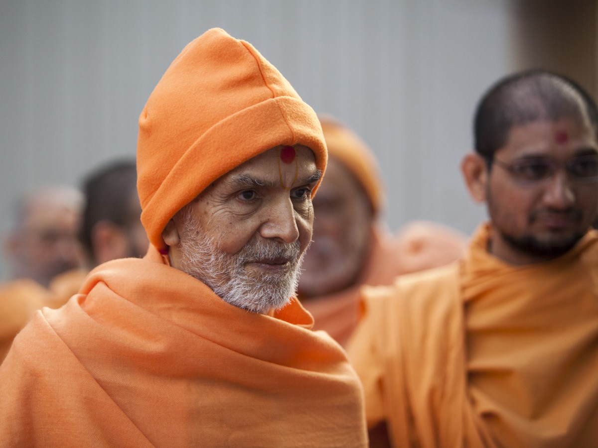 Param Pujya Mahant Swami Maharaj in a divine mood, 5 Jan 2017
