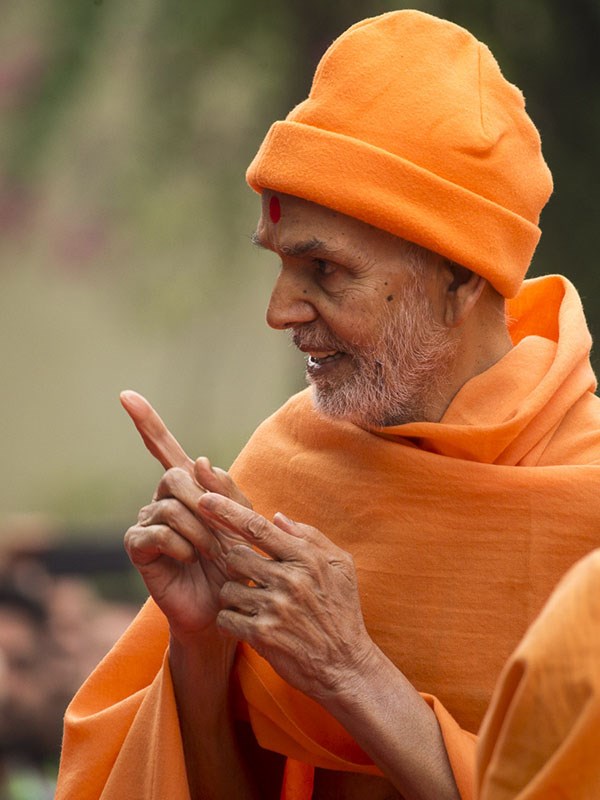 Param Pujya Mahant Swami Maharaj blesses all, 7 Jan 2017