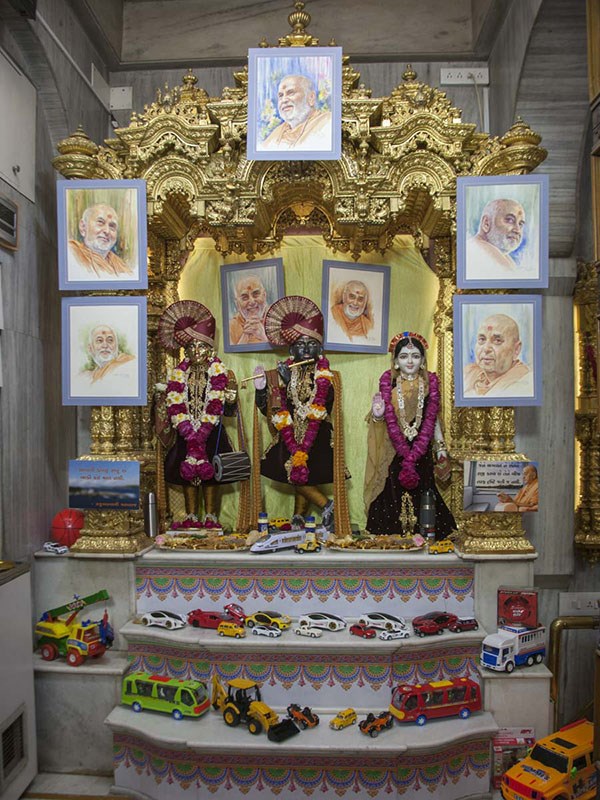 Shri Harikrishna Maharaj and Shri Radha-Krishna Dev, 8 Jan 2017