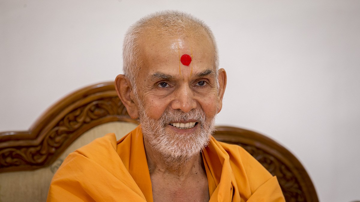Param Pujya Mahant Swami Maharaj in a divine, jovial mood, 9 Jan 2017