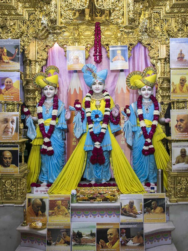 Bhagwan Swaminarayan, Aksharbrahman Gunatitanand Swami and Shri Gopalanand Swami, 11 Jan 2017