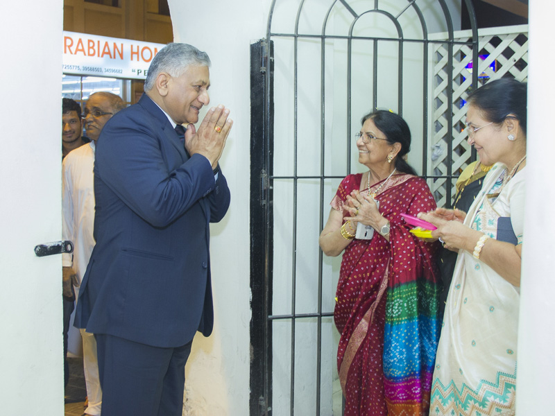 General V.K.Singh Visits BAPS Mandir, Bahrain