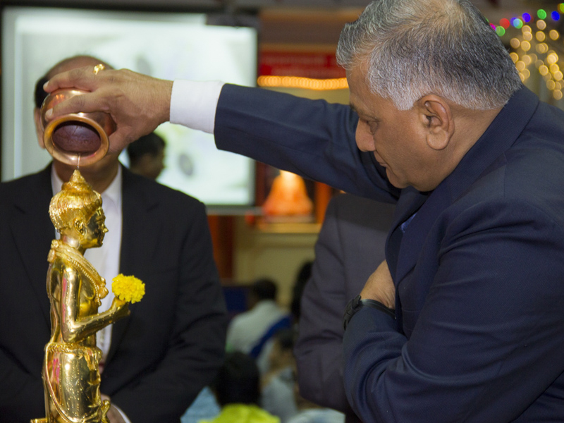 General V.K.Singh performs abhishek