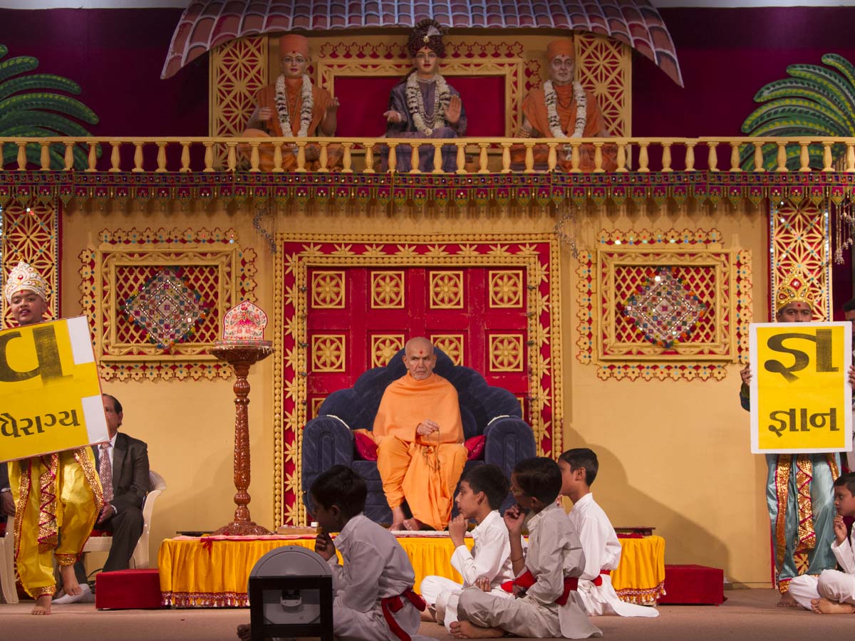 Children perform a cultural program in the evening satsang assembly, 18 Jan 2017