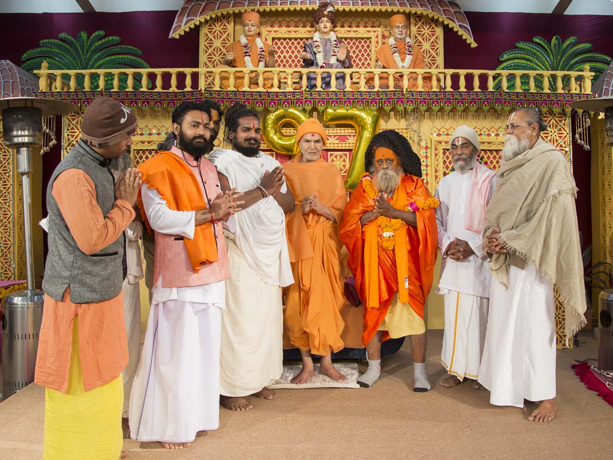 Spiritual leaders of Anand with Param Pujya Mahant Swami Maharaj, 20 Jan 2017