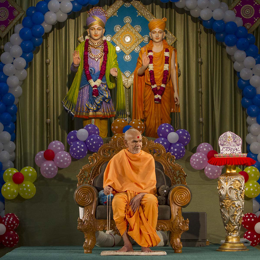 Param Pujya Mahant Swami Maharaj during the Shishu Din assembly, 20 Jan 2017