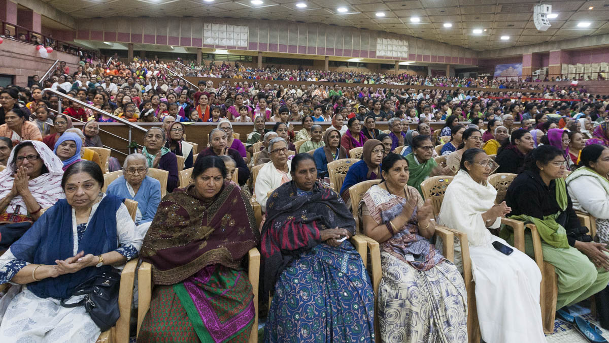 Devotees during the assembly, 20 Jan 2017