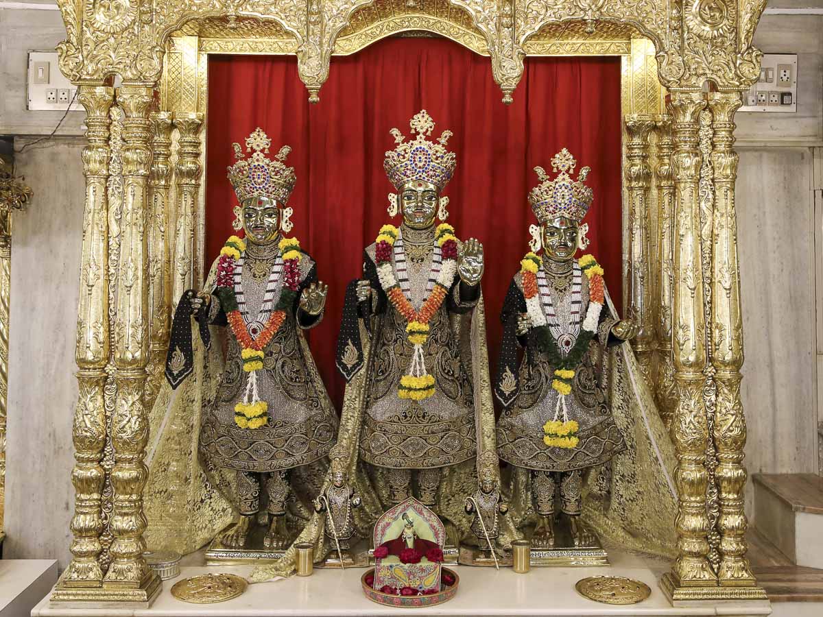 Bhagwan Swaminarayan, Aksharbrahman Gunatitanand Swami and Shri Gopalanand Swami, 27 Jan 2017