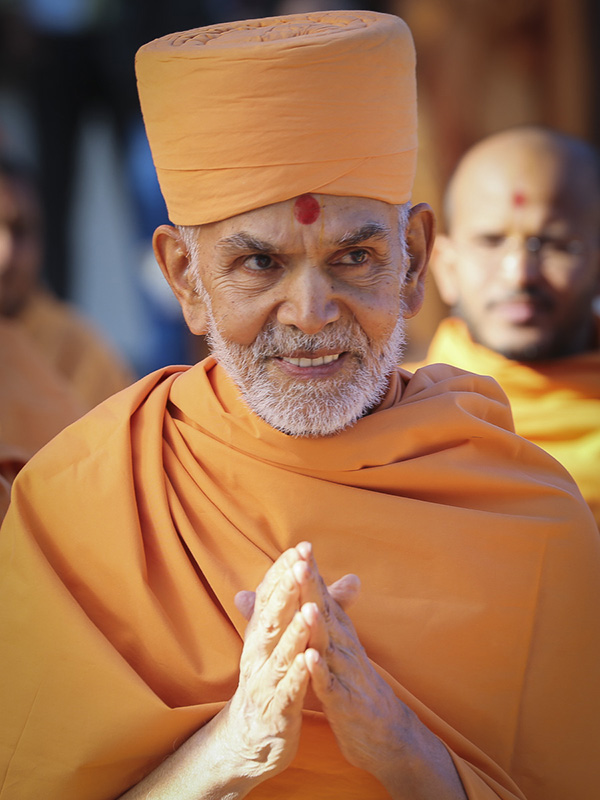 Param Pujya Mahant Swami Maharaj departs from Gadhada, 2 Feb 2017