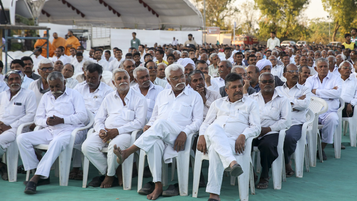 Devotees and well-wishers of Gadhada during the assembly