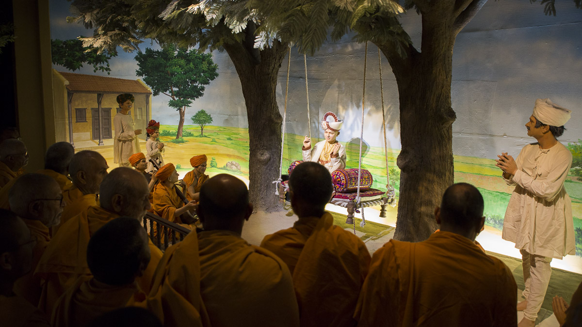 Param Pujya Mahant Swami Maharaj and sadhus view the exhibition 'Gadhpura Jota Shriji Sambhre...'