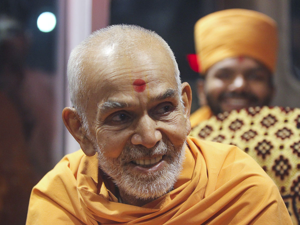 Param Pujya Mahant Swami Maharaj in a divine, jovial mood, 2 Feb 2017