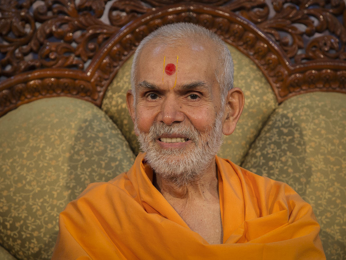 Param Pujya Mahant Swami Maharaj in a divine, jovial mood, 8 Feb 2017