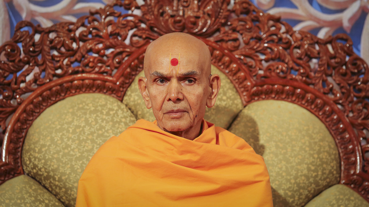 Param Pujya Mahant Swami Maharaj during a Divya Sannidhi Parva session, 10 Feb 2017