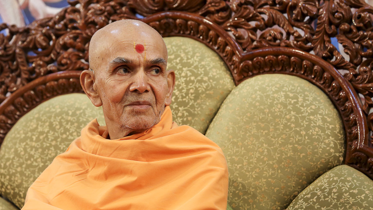 Param Pujya Mahant Swami Maharaj during a Divya Sannidhi Parva session, 11 Feb 2017