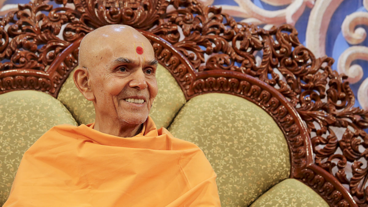 Param Pujya Mahant Swami Maharaj in a divine, jovial mood, 12 Feb 2017