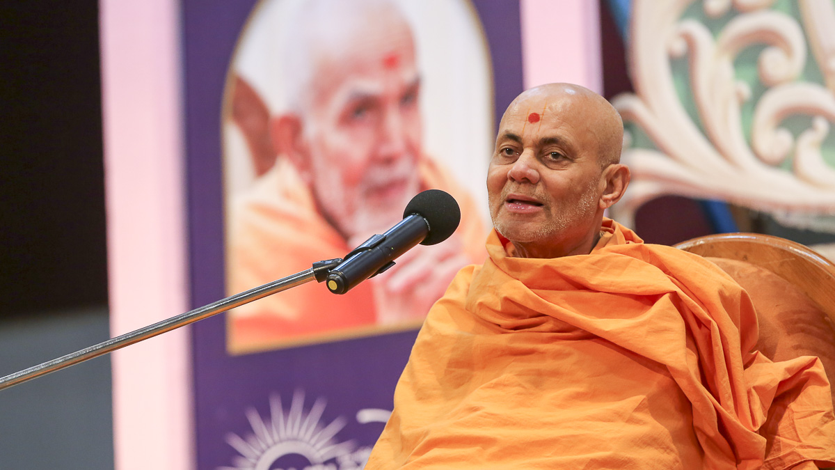 Pujya Viveksagar Swami addresses the assembly, 12 Feb 2017