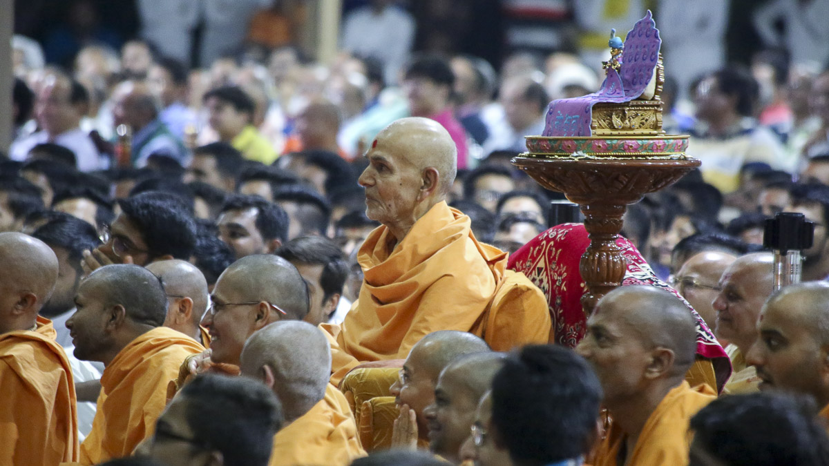 Param Pujya Mahant Swami Maharaj during the assembly, 13 Feb 2017