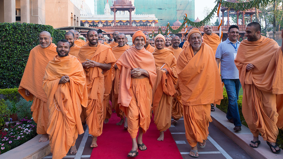 Param Pujya Mahant Swami Maharaj in a divine, jovial mood, 22 Feb 2017