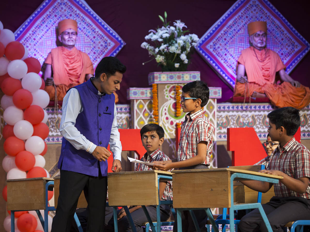 Children perform in the evening Bal Din assembly, 23 Feb 2017