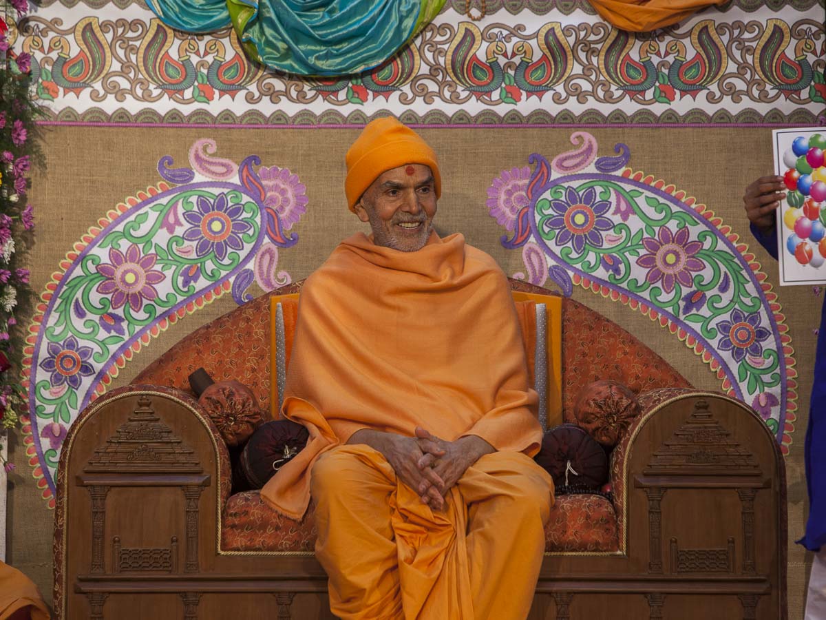 Param Pujya Mahant Swami Maharaj during the assembly, 23 Feb 2017