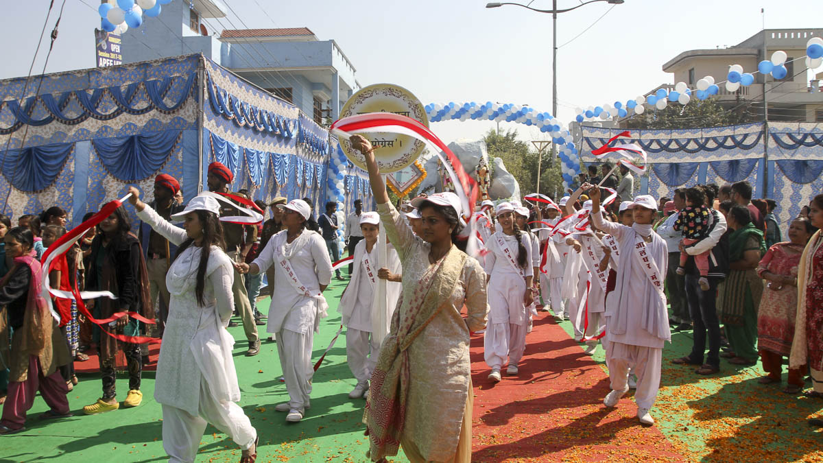 Yuvatis participate in the procession