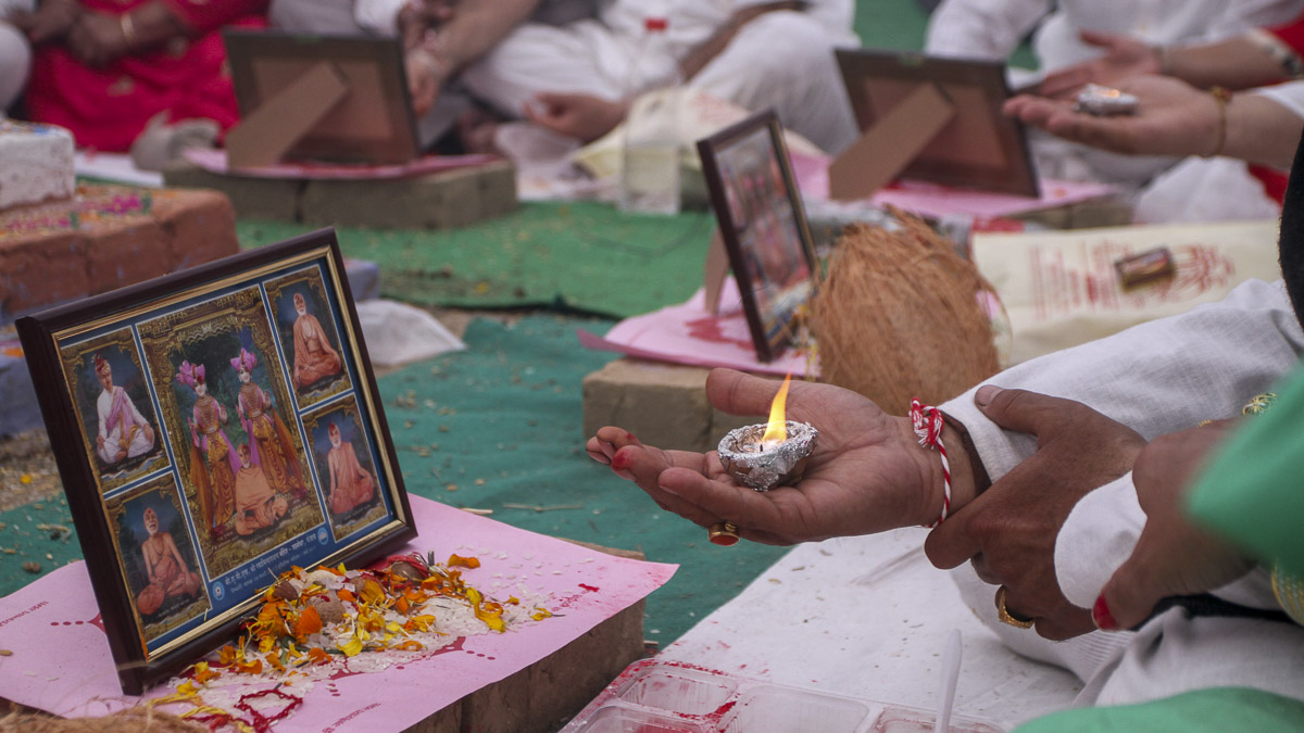 Devotees participate in the Shri Swaminarayan Vishwa Shanti Mahayaag