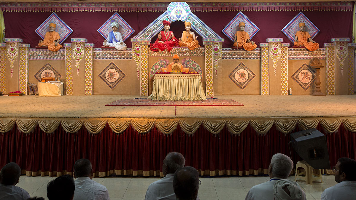 Param Pujya Mahant Swami Maharaj performs his morning puja, 2 March 2017
