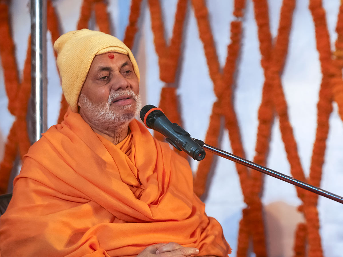 Pujya Viveksagar Swami addresses the assembly, 3 March 2017
