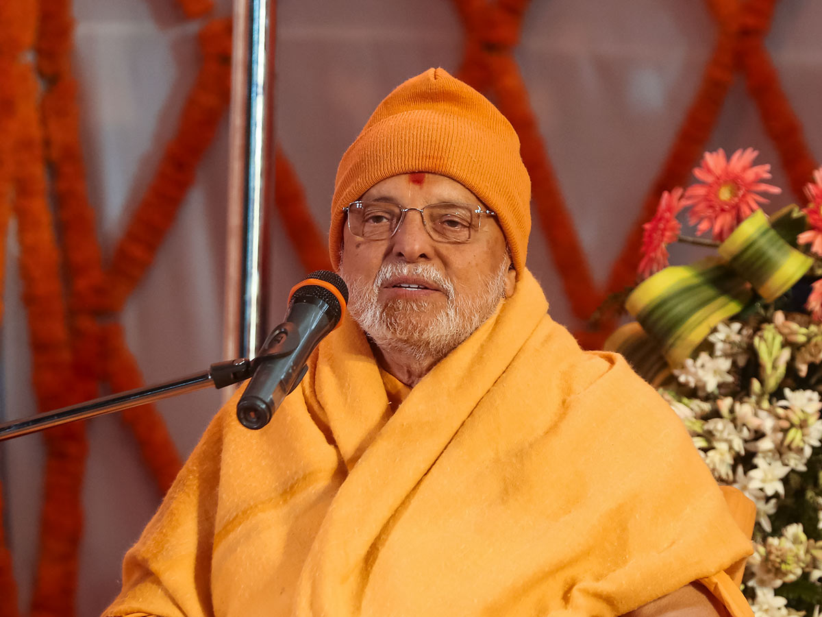 Pujya Ishwarcharan Swami addresses the assembly, 3 March 2017