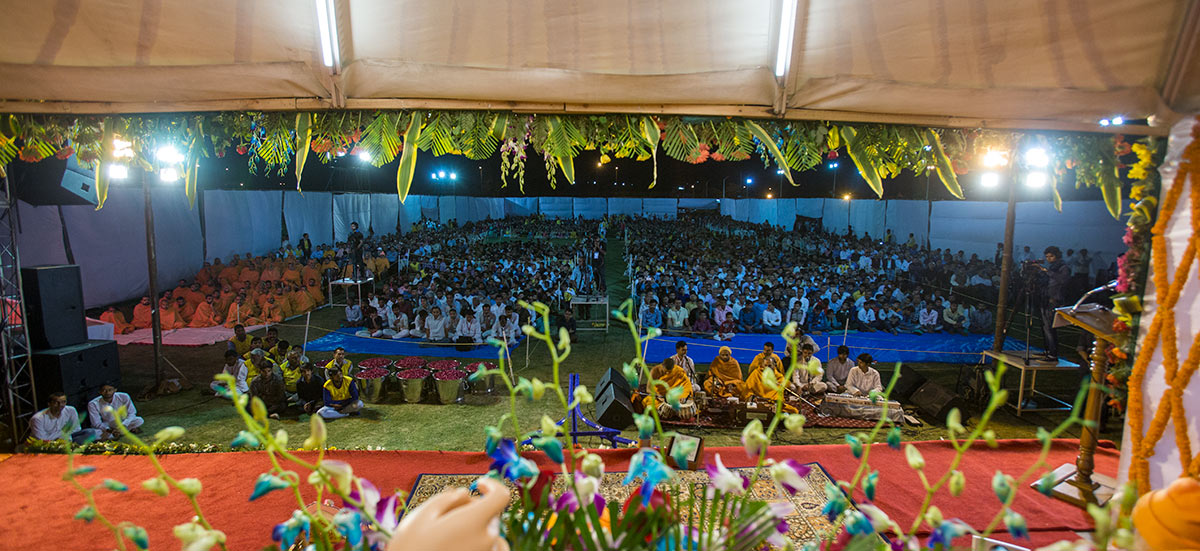Sadhus and devotees during the assembly, 3 March 2017