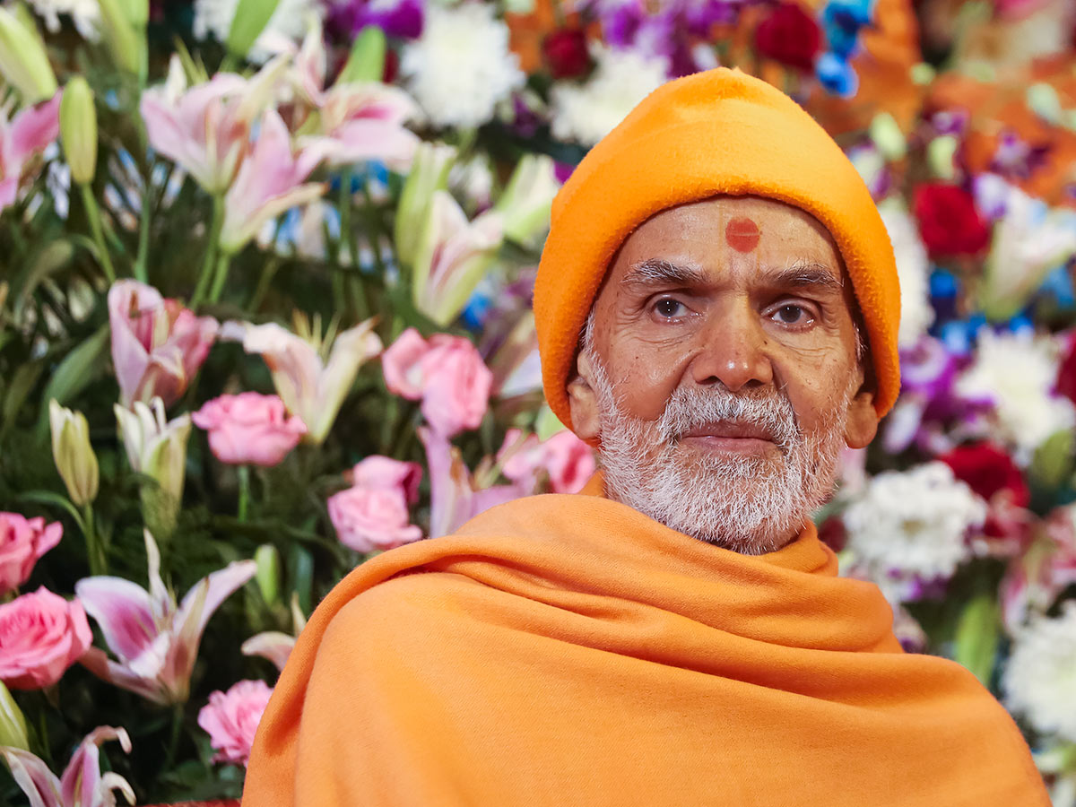 Param Pujya Mahant Swami Maharaj during the assembly, 3 March 2017