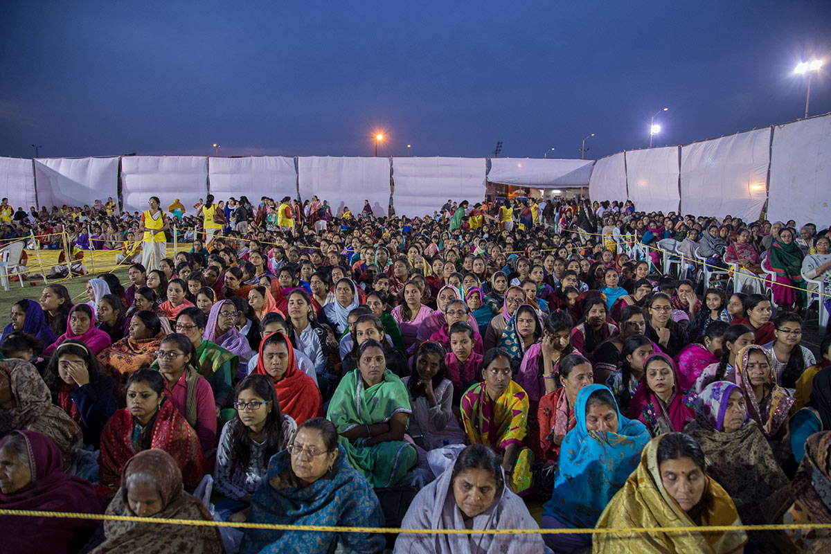Devotees during the assembly, 3 March 2017