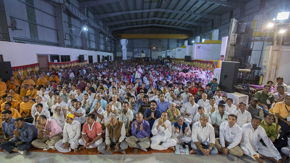 Devotees during the Sunday satsang assembly, 5 Mar 2017