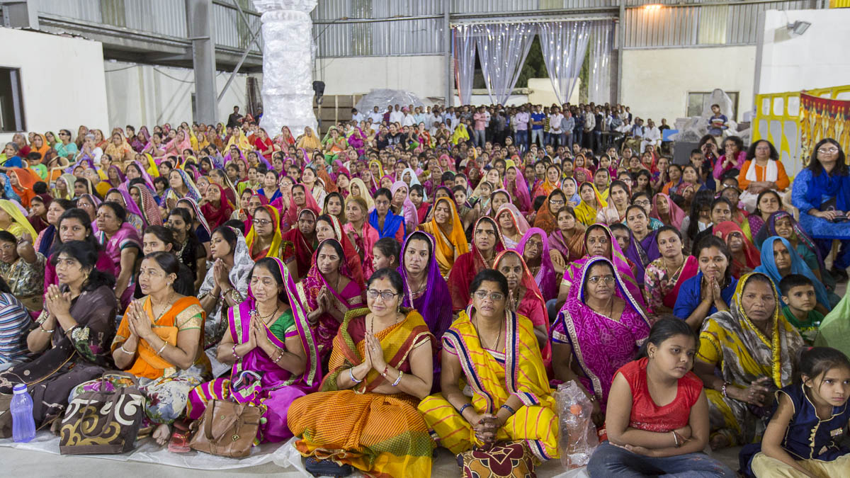 Devotees during the Sunday satsang assembly, 5 Mar 2017