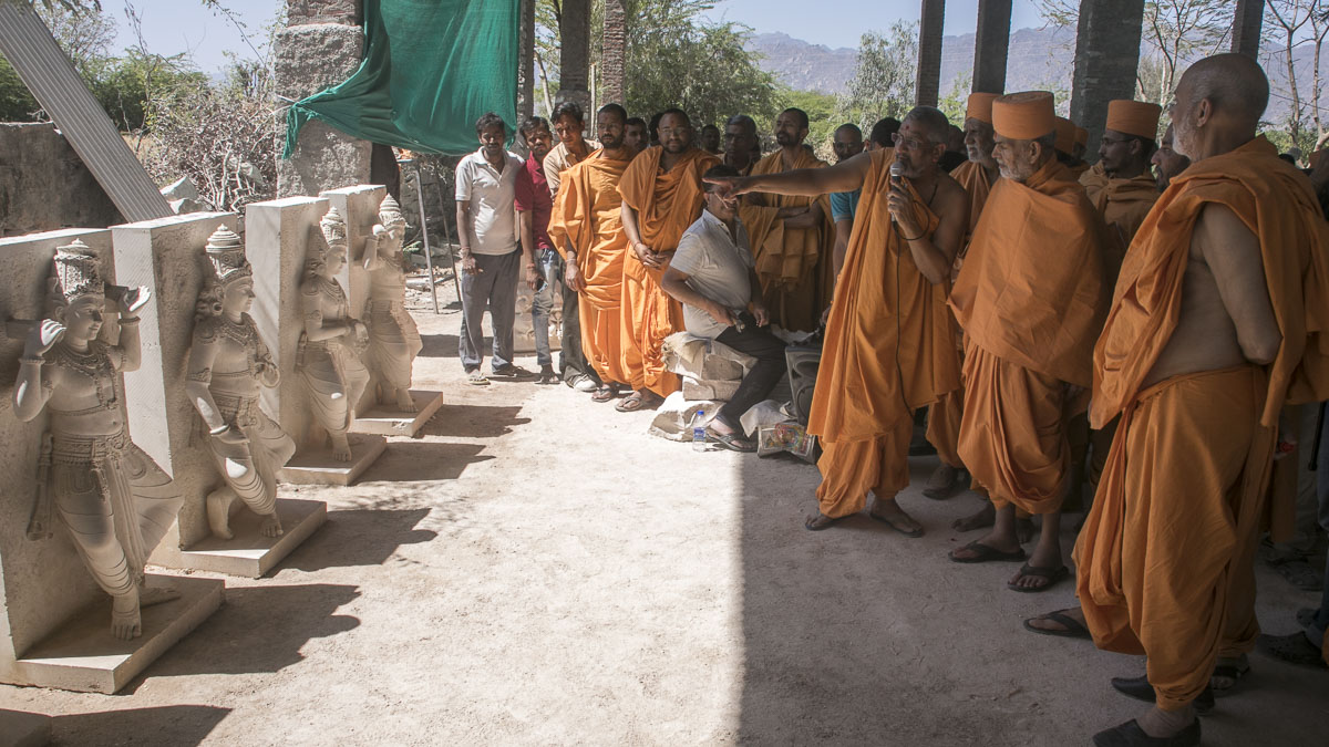 Param Pujya Mahant Swami Maharaj visits a workshop to observe the stonework for Akshardham in Robbinsville, 6 Mar 2017