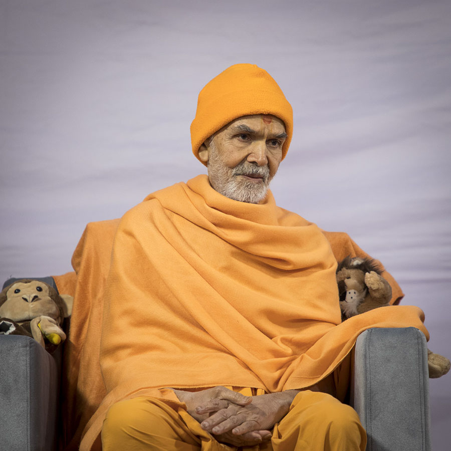 Param Pujya Mahant Swami Maharaj during the assembly, 7 Mar 2017