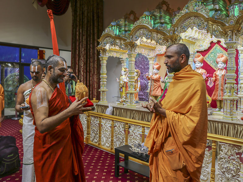 Sri Chinna Jeeyar Swami Visits BAPS Mandir