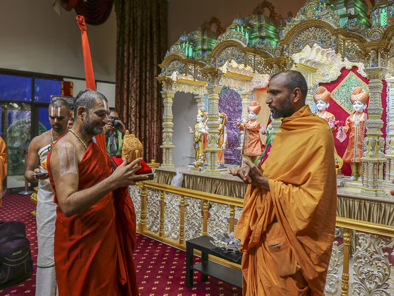 Sri Chinna Jeeyar Swami Visits BAPS Mandir