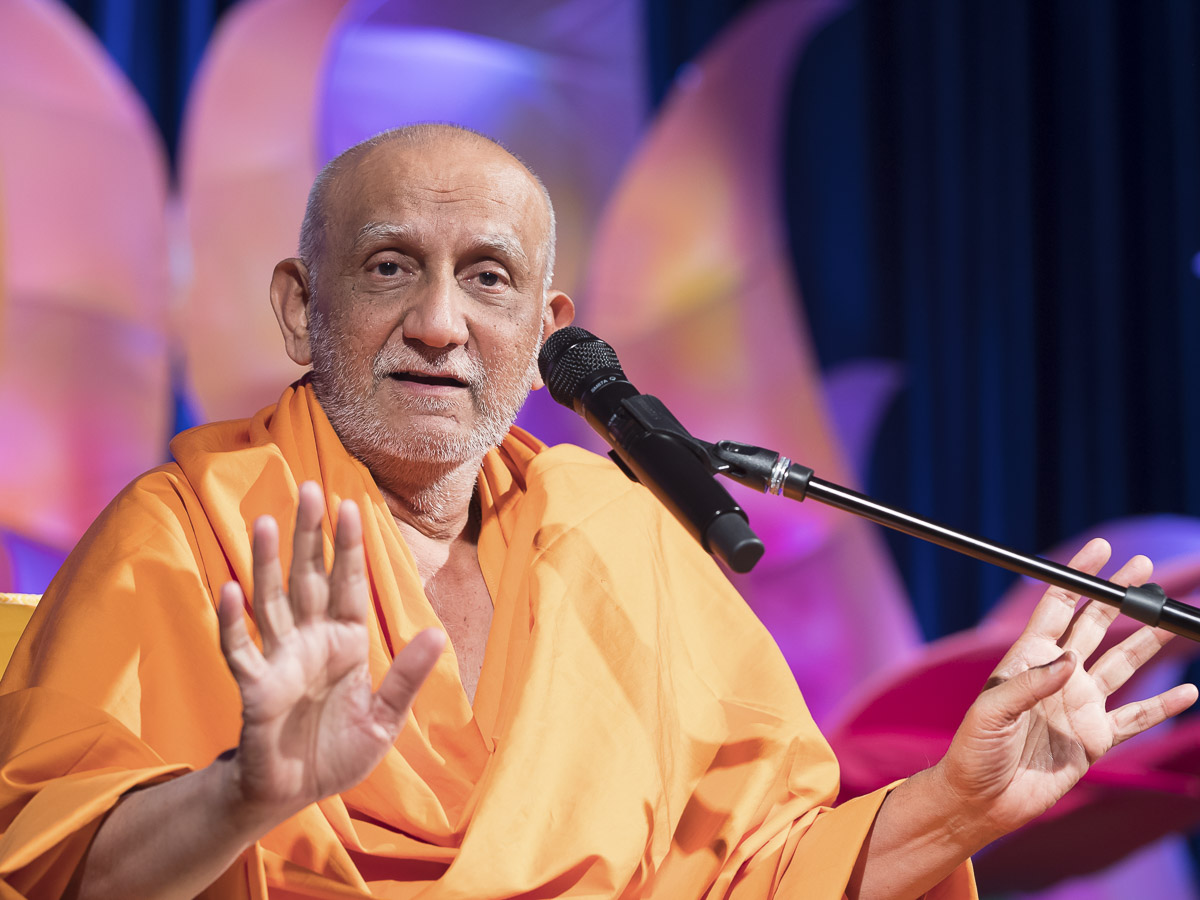 Atmaswarup Swami addresses the assembly, 19 Mar 2017