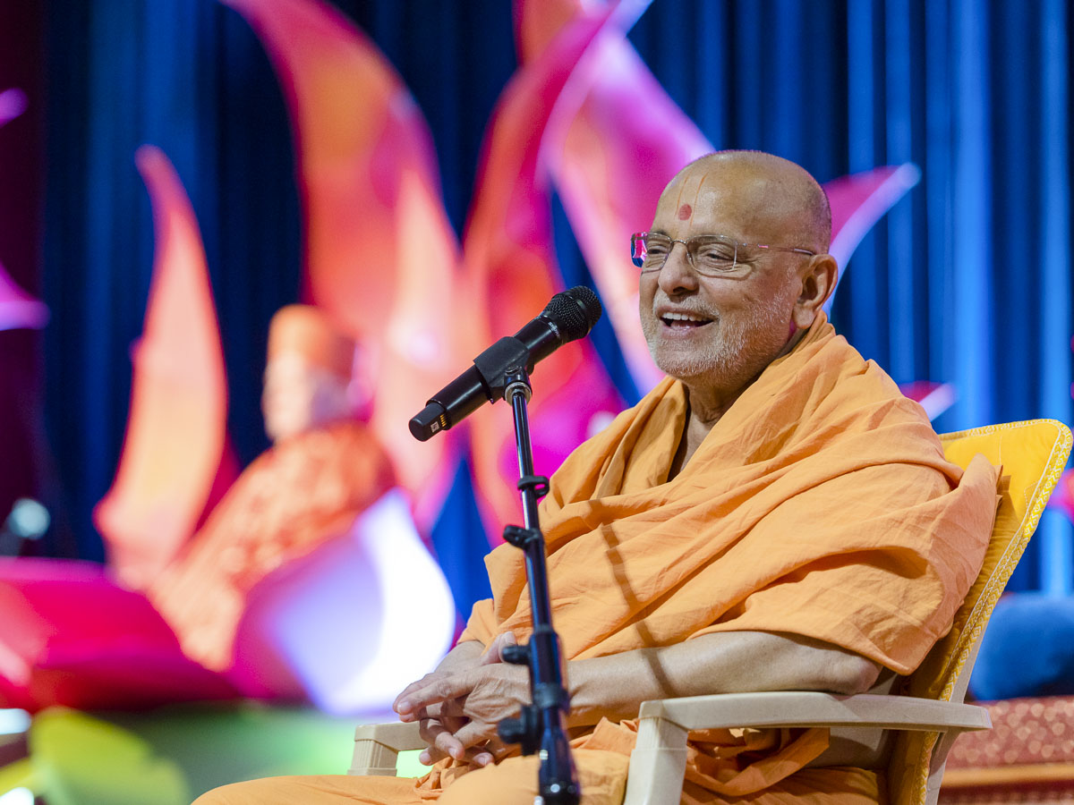 Pujya Ishwarcharan Swami addresses the assembly, 18 Mar 2017