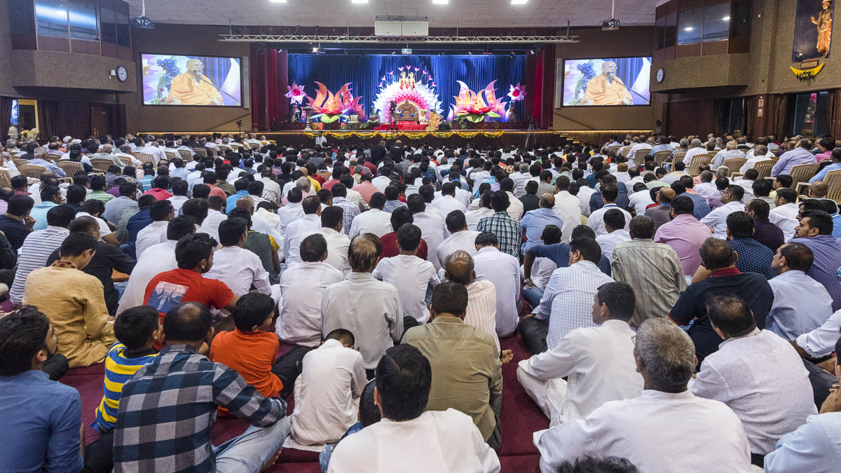 Devotees during the assembly, 18 Mar 2017