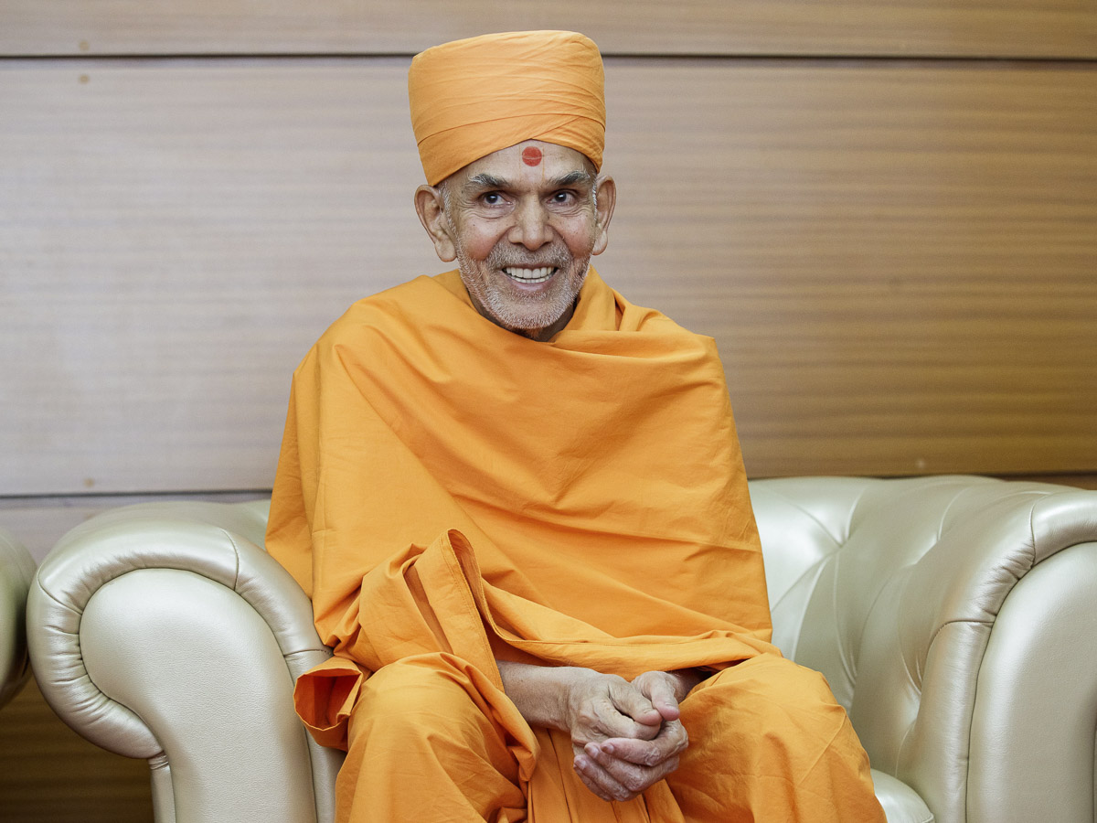 Param Pujya Mahant Swami Maharaj in a divine, jovial mood, 17 Mar 2017