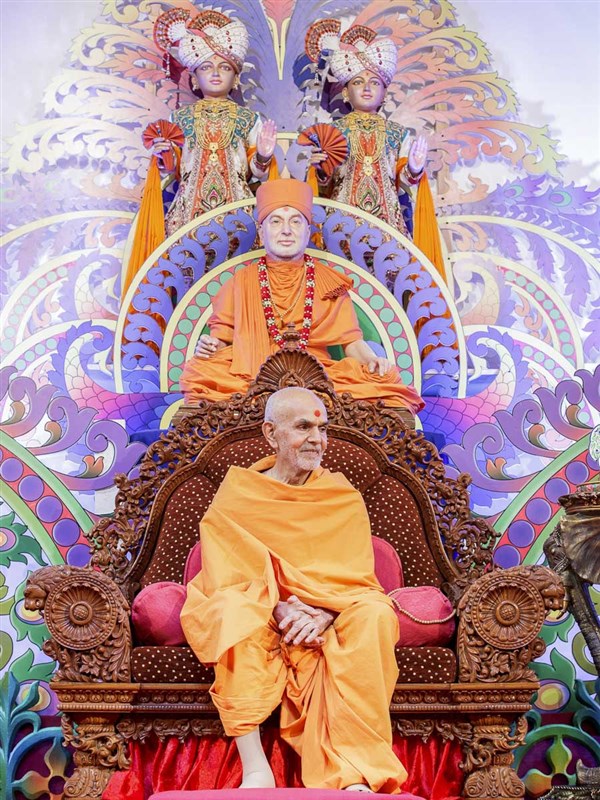 Param Pujya Mahant Swami Maharaj during the assembly, 20 Mar 2017