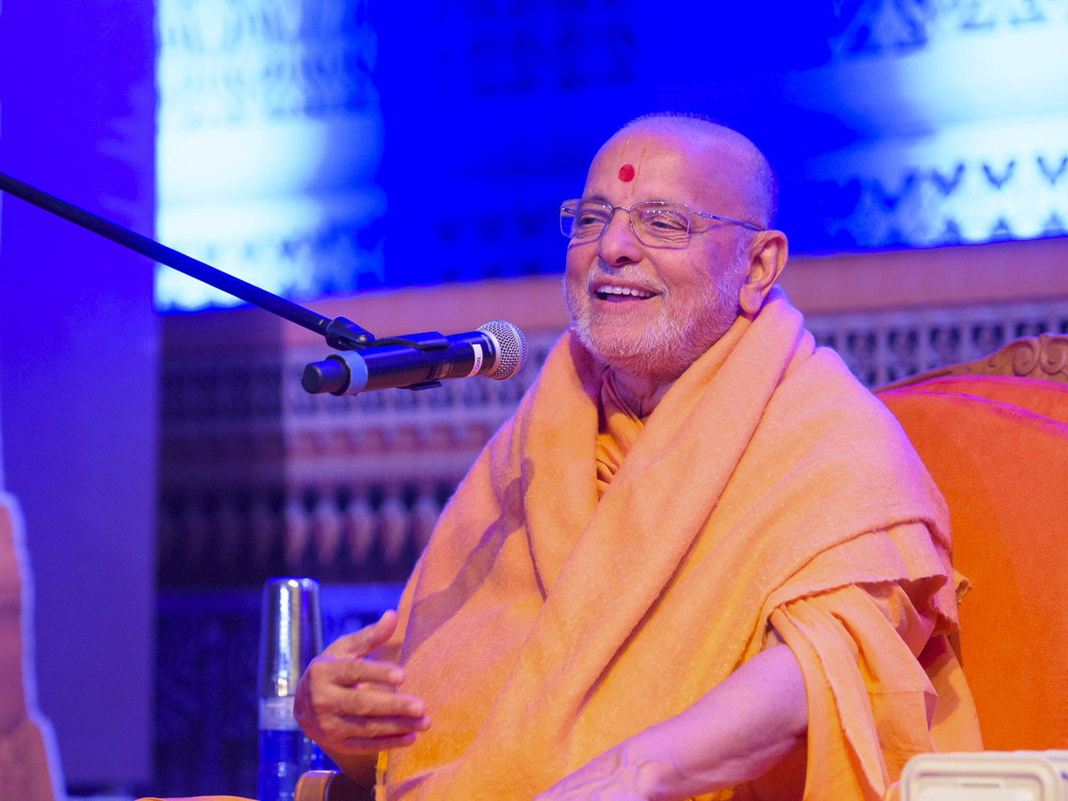 Pujya Ishwarcharan Swami delivers a discourse, 24 Mar 2017