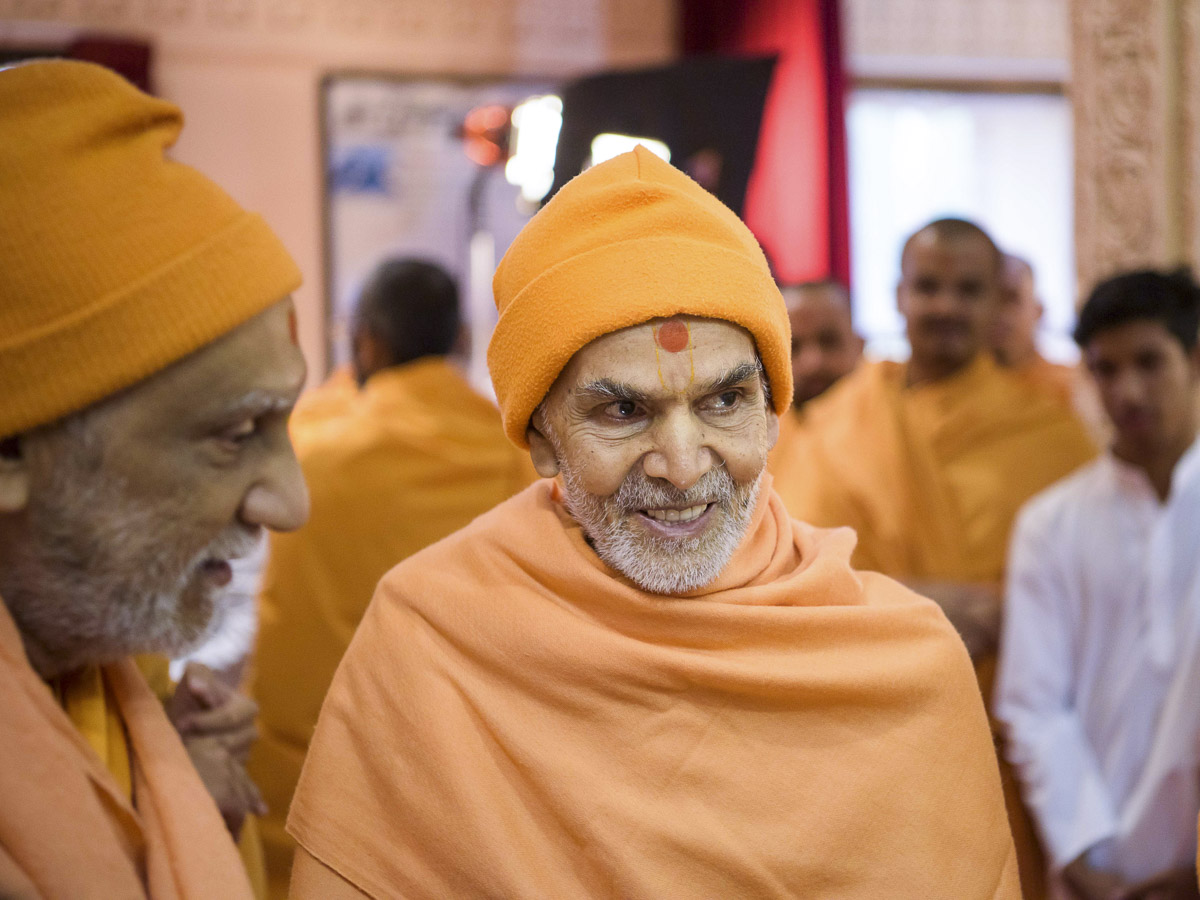 Swamishri in a divine mood, 25 Mar 2017