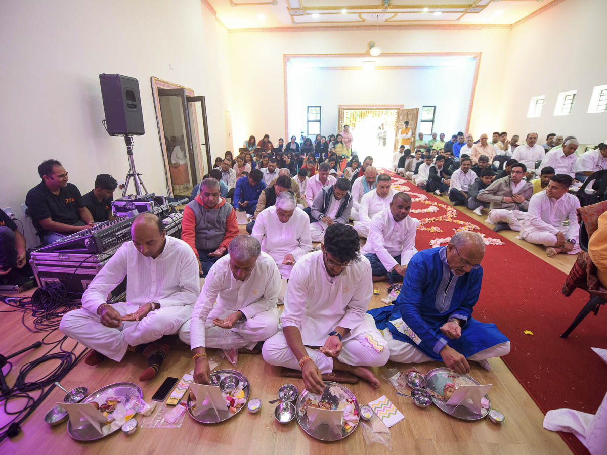 Devotees participate in the murti-pratishtha mahapuja rituals, Benoni, 26 Mar 2017