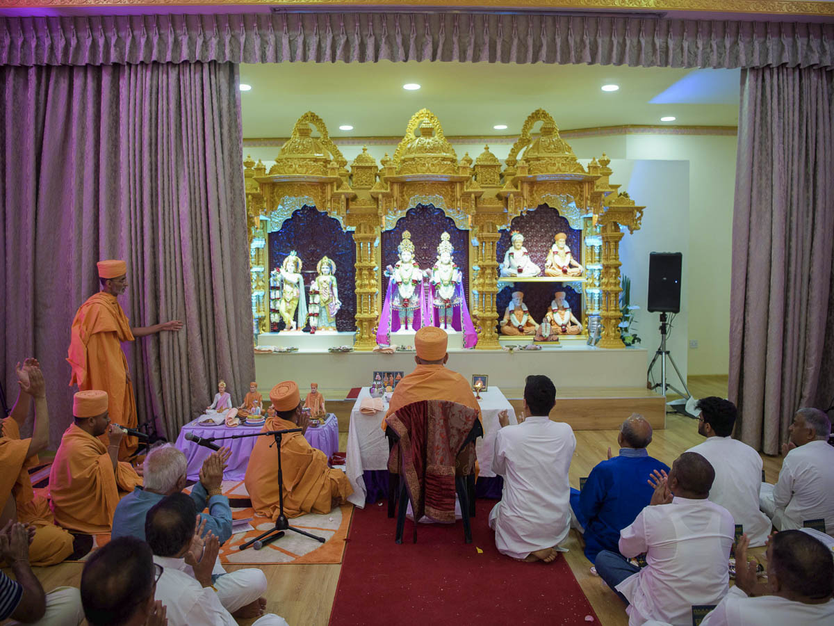Pujya Ishwarcharan Swami performs murti-pratishtha mahapuja rituals, Benoni, 26 Mar 2017